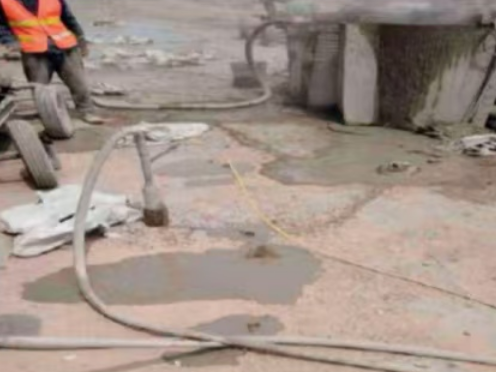 萨迦水泥混凝土路面板底注浆技术 路面脱空注浆整治方案